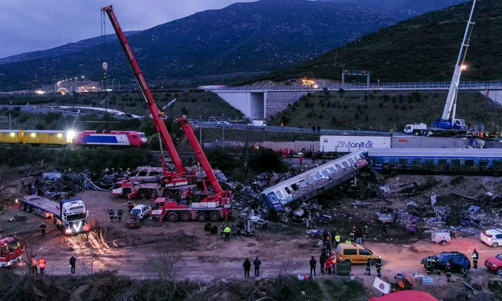Σύγκρουση τρένων: Ο σταθμάρχης είχε ειδοποιηθεί για την εμπορική αμαξοστοιχία 17 λεπτά πριν τη σύγκρουση